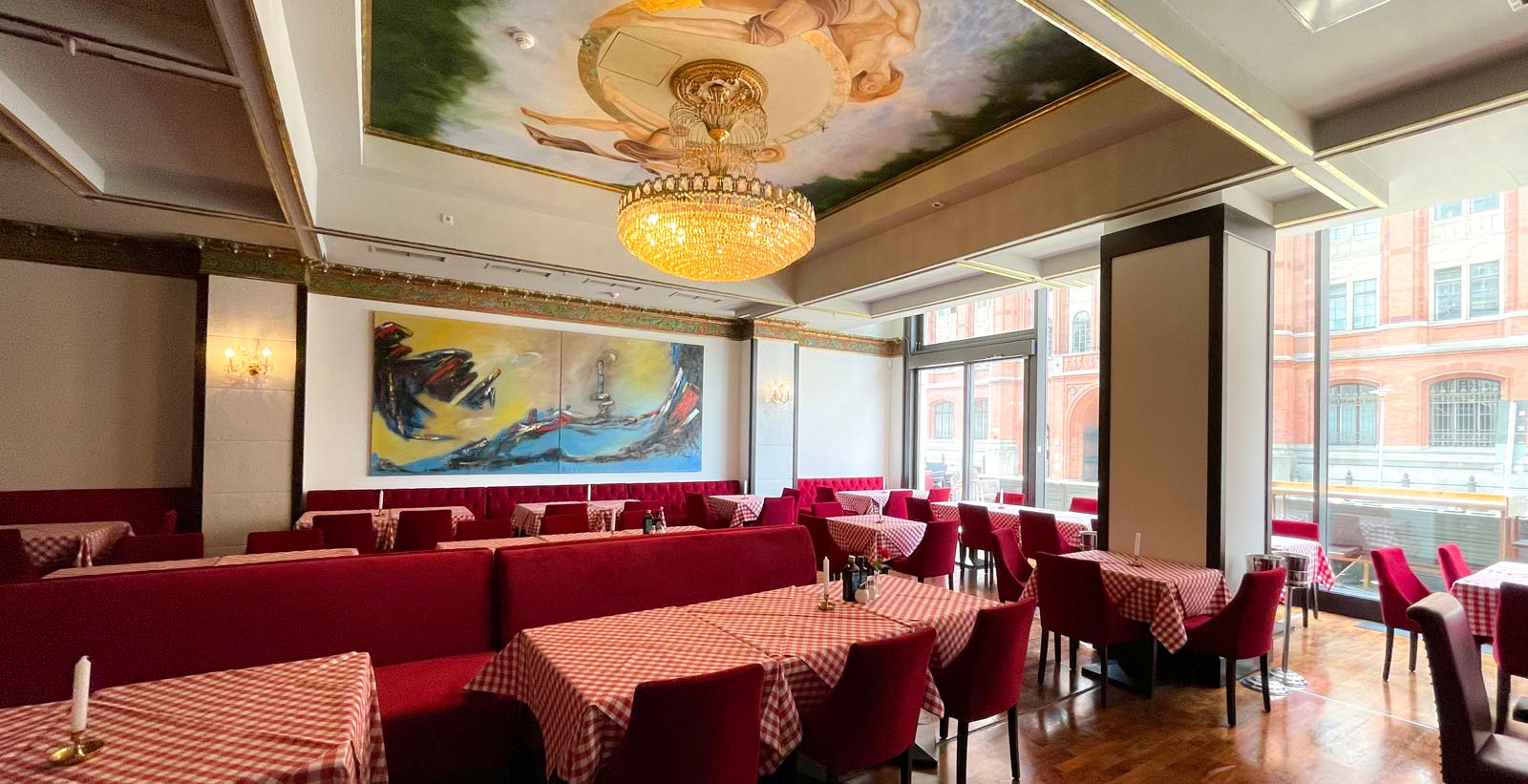 Piazza Rossa Alexanderplatz Berlin italienisches Restaurant Festsaal Feiern Hochzeiten geniessen
